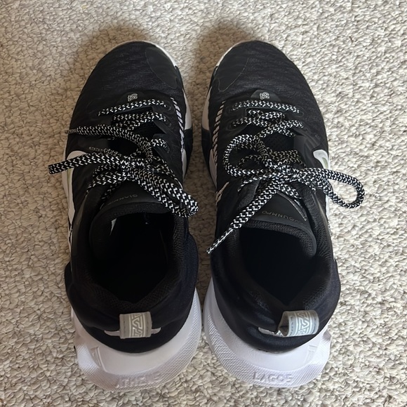 Nike Giannis immortality• black/white• Mens size 7• women’s size 8.5 - Picture 4 of 6